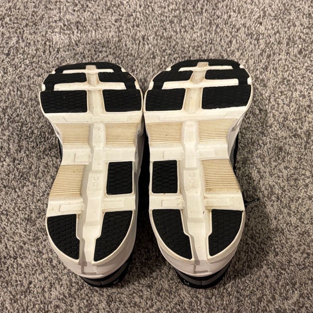 Men’s On Running Black Sneakers - Picture 4 of 5